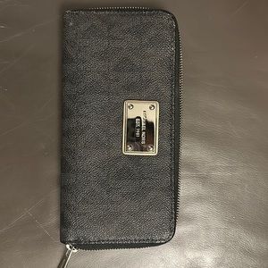 Beautiful Michael Kors wallet